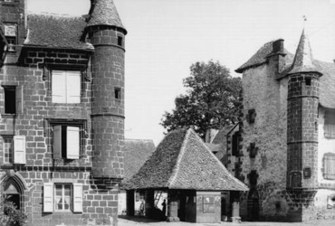 La Bailliage et ancienne halle et tour Flogeac